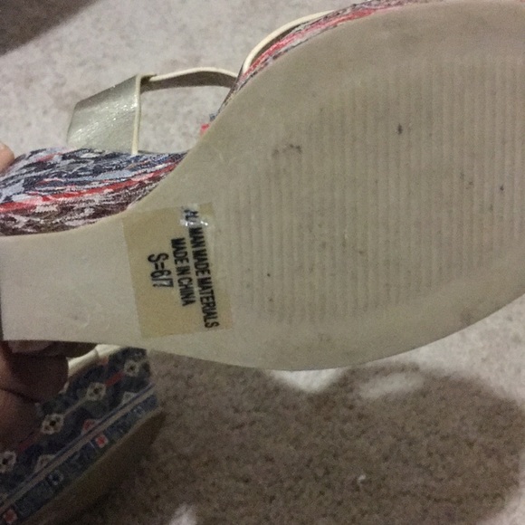 Beautiful wedge with intricate pattern - Picture 4 of 4